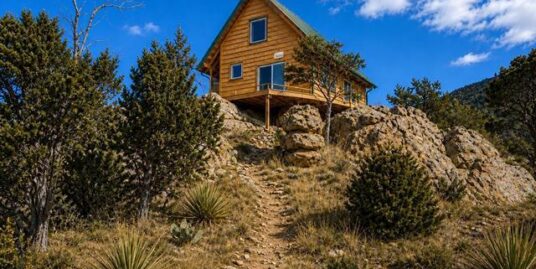 Retreat Living. Star Gazing. Wildlife Sanctuary. Off- Grid Luxury Compound!