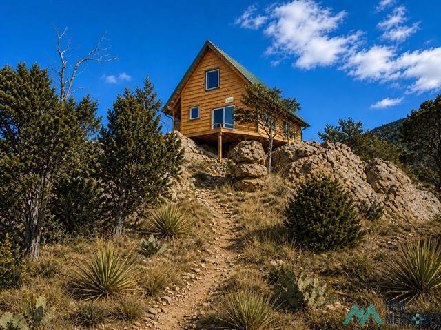 Retreat Living. Star Gazing. Wildlife Sanctuary. Off- Grid Luxury Compound!